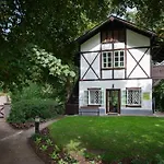 Chateau Garden Retreat Hotel 4*
