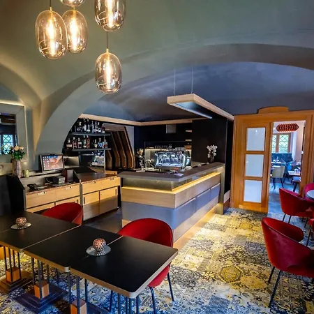 Chateau Garden Retreat 4* Loucen