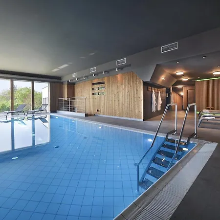 卢森花园城堡酒店 4* Loučeň