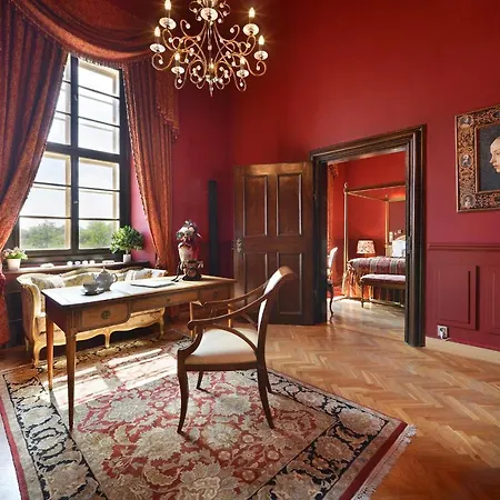 Chateau Garden Retreat 호텔 Loučeň