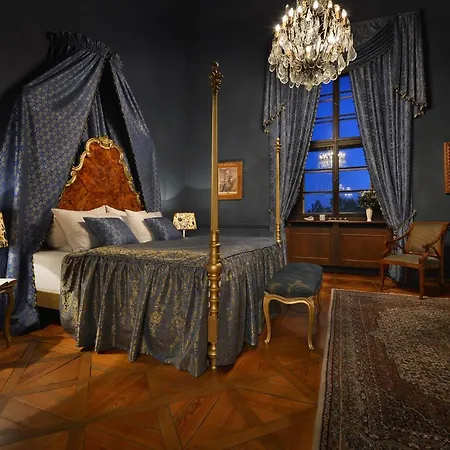 Chateau Garden Retreat 호텔 4*