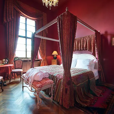 Chateau Garden Retreat Hotel Loucen