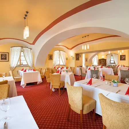 Chateau Garden Retreat Hotell 4*