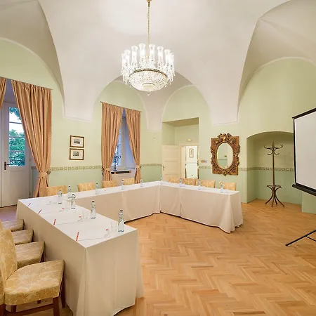 Hotel Chateau Garden Retreat Loucen
