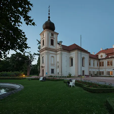 Chateau Garden Retreat Loučeň