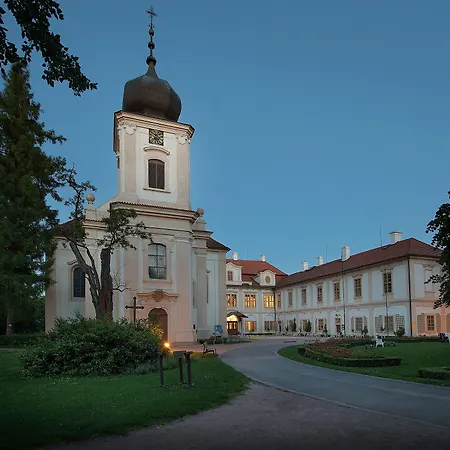 Chateau Garden Retreat Hotel Loučeň