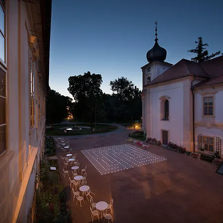Chateau Garden Retreat Hotell