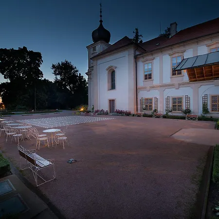 Hotel Chateau Garden Retreat