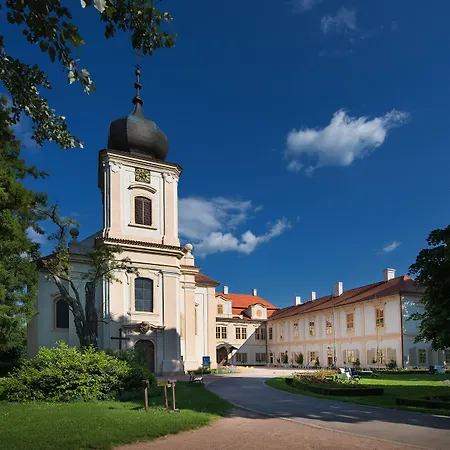 Chateau Garden Retreat 4* Loucen