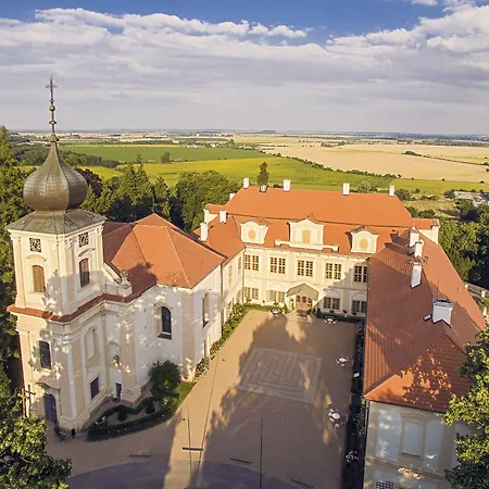 Chateau Garden Retreat Loučeň