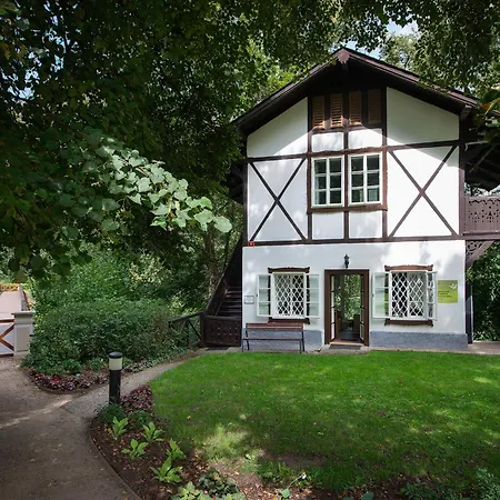 Chateau Garden Retreat Hotell 4*