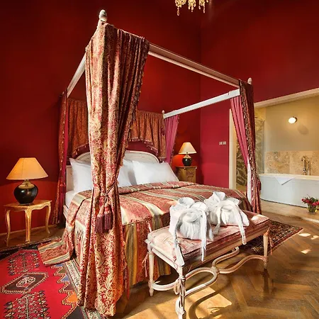 Chateau Garden Retreat 4* Loucen