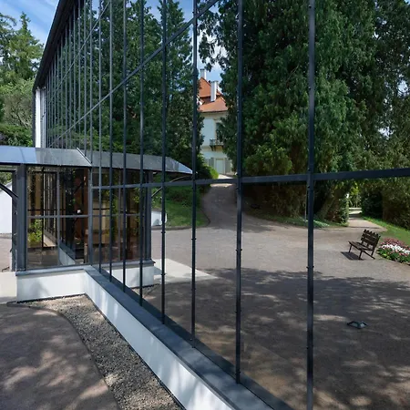 Chateau Garden Retreat Hotell