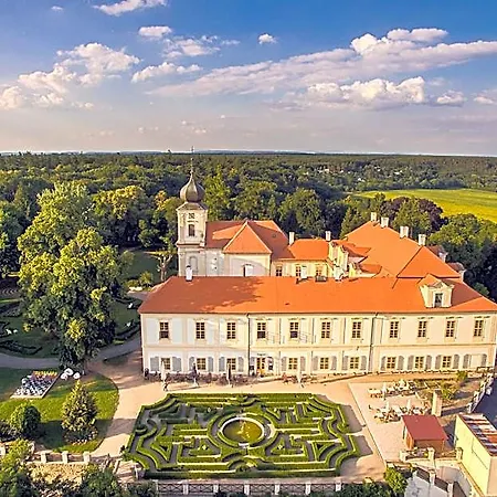 Hotell Chateau Garden Retreat Loučeň