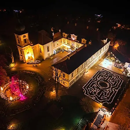 Chateau Garden Retreat Hotell