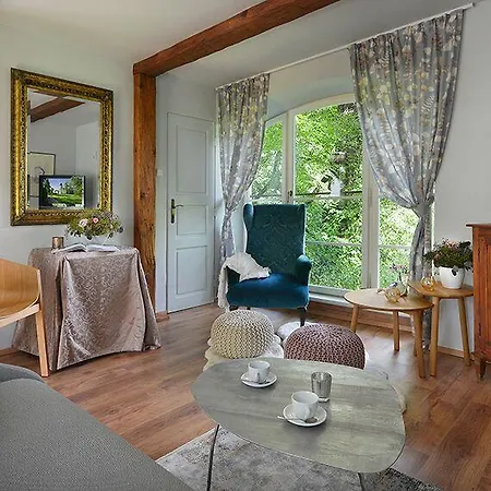Chateau Garden Retreat Hotell 4*